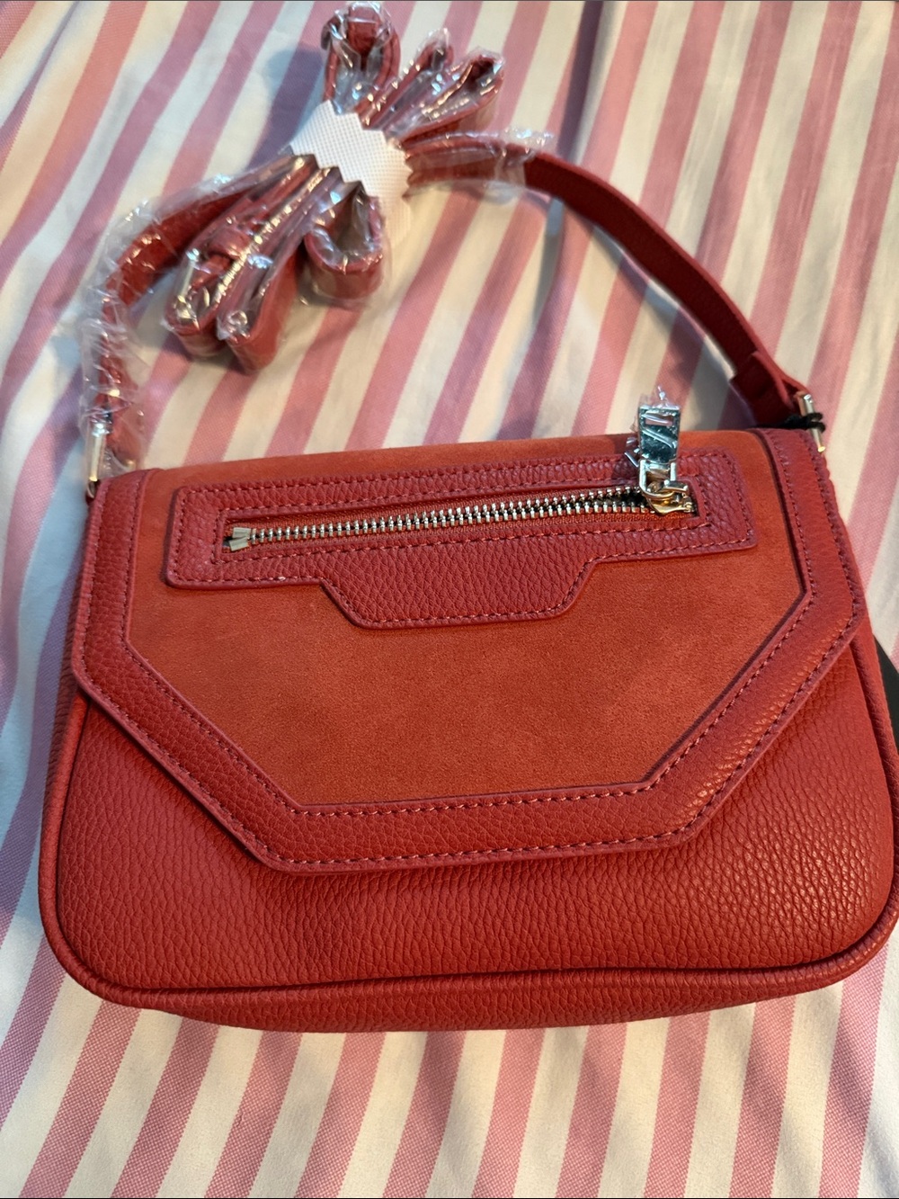 Burnt Orange Women’s Crossbody Bag with Zip Accent. NWT Brand- Moda Luxe